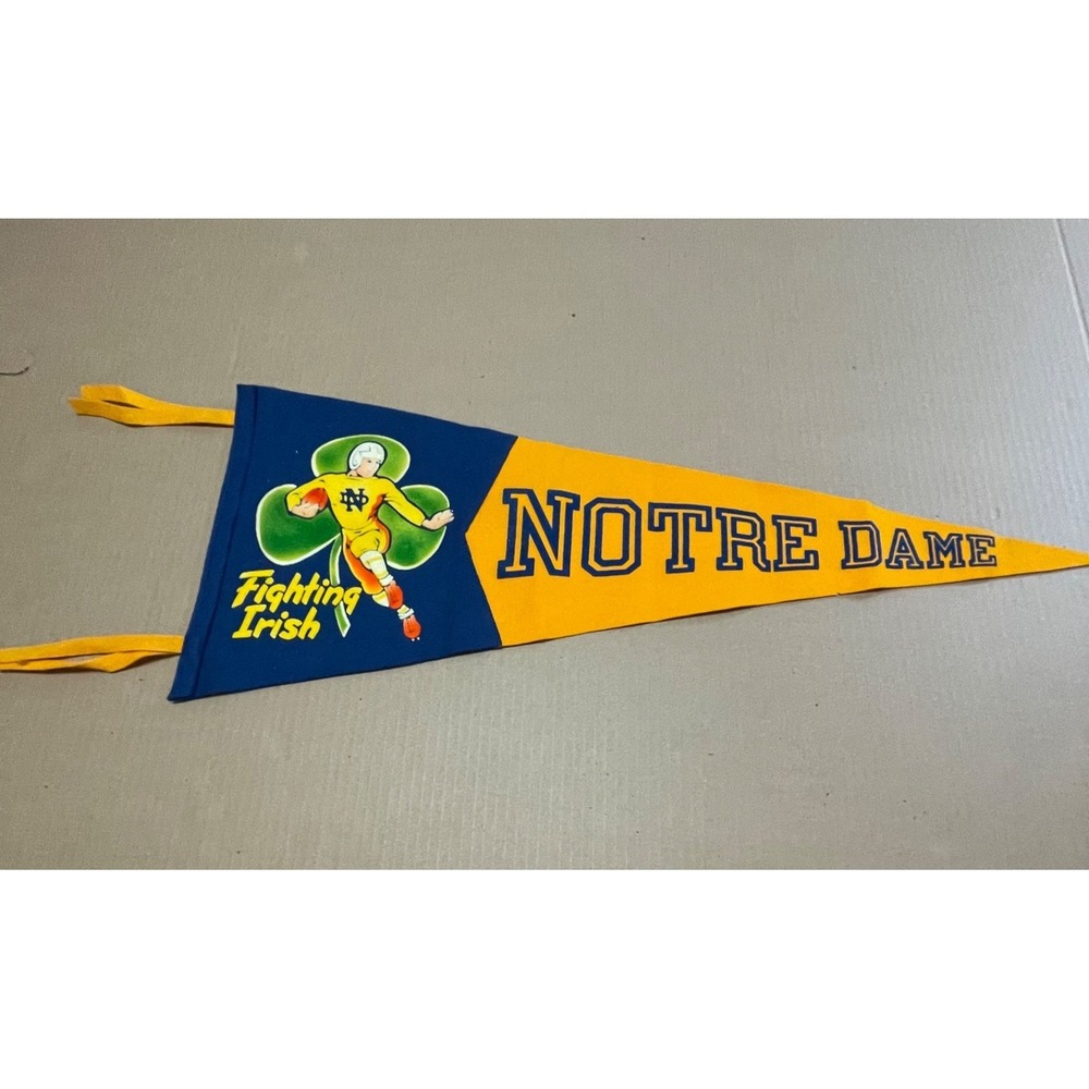 Vintageโ Notre Dame Football Shamrock Player Felt Pennant Banner Flag Gold Navy